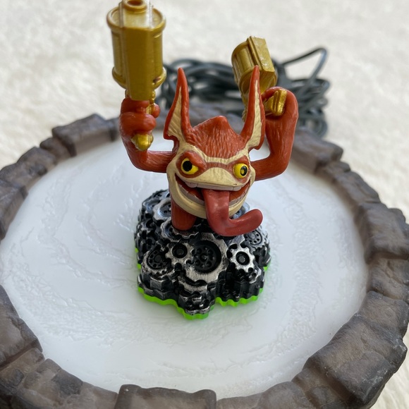 Skylander And Characters Bundle - Picture 5 of 16